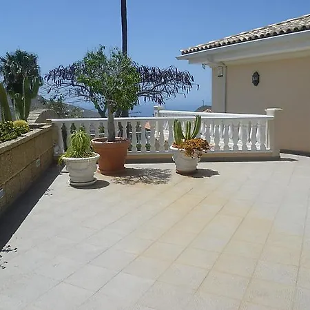 Semesterbostad Sleeps 6 Pool Wifi *