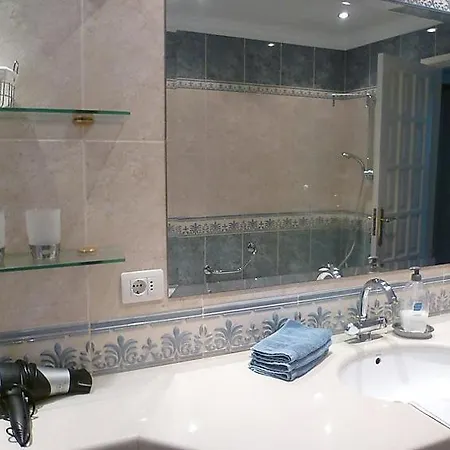 Sleeps 6 Pool Wifi Nyaraló